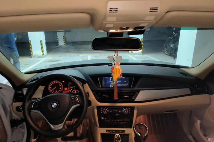 Used BMW X1 2014 sDrive18i Leading Model Center Console