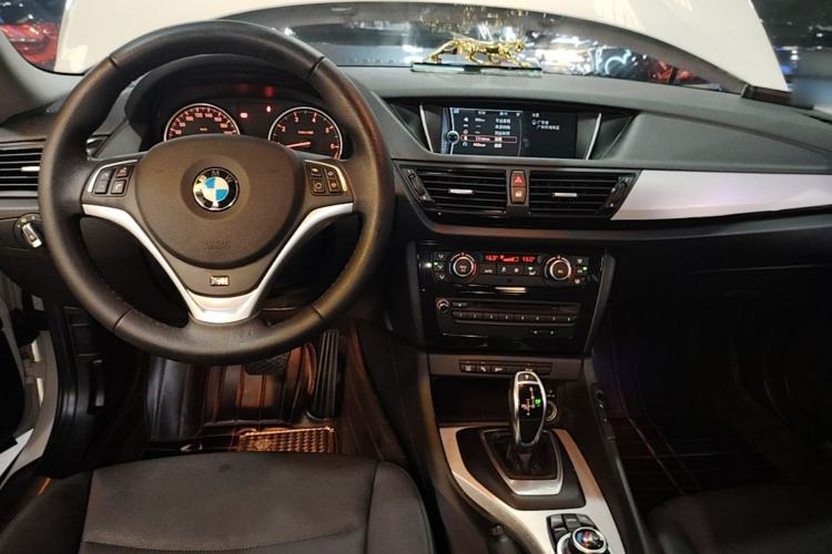 Used BMW X1 2014 sDrive18i Leading Model Center Console
