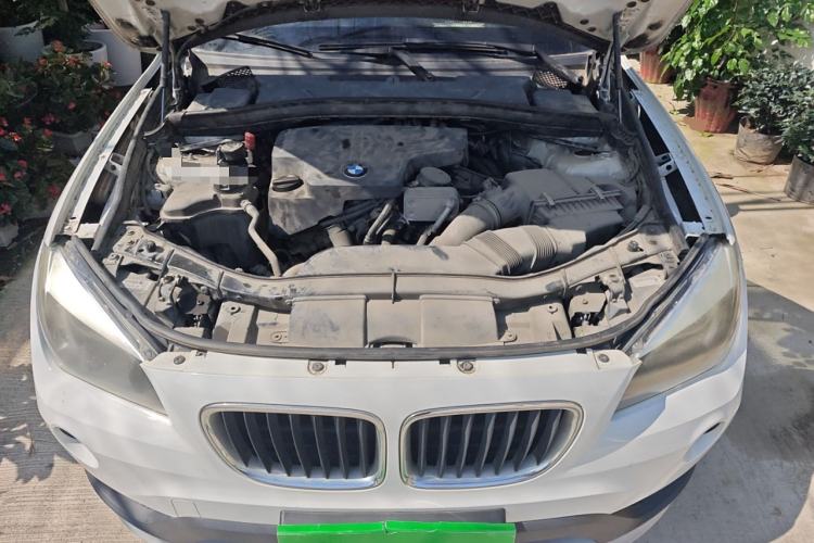 Used BMW X1 2014 sDrive18i manual model Engine Bay