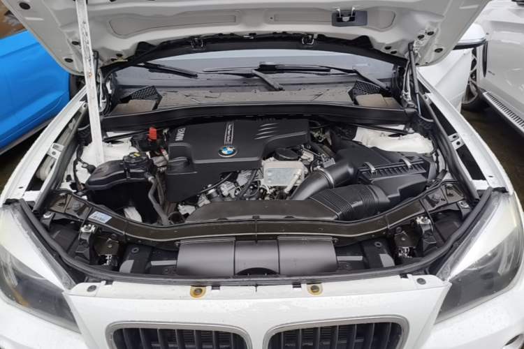 Used BMW X1 2014 sDrive18i Fashion Model Engine Bay