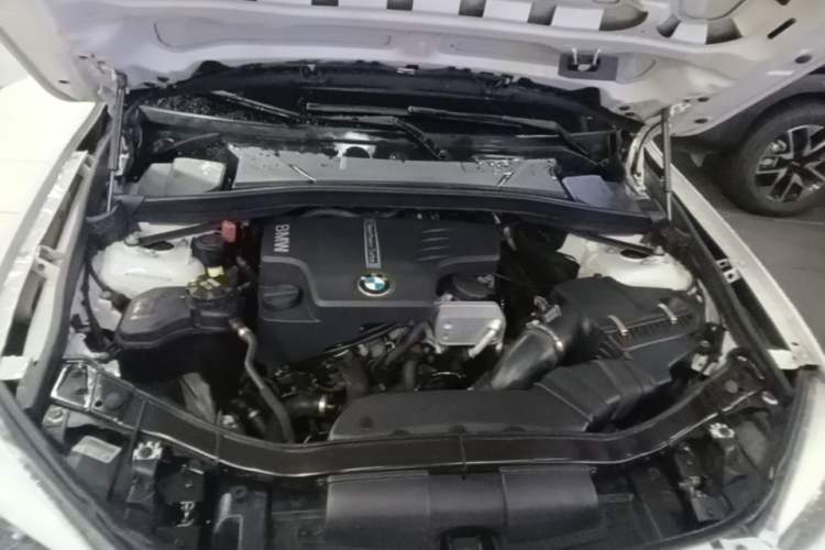 Used BMW X1 2014 sDrive18i Fashion Model Engine Bay