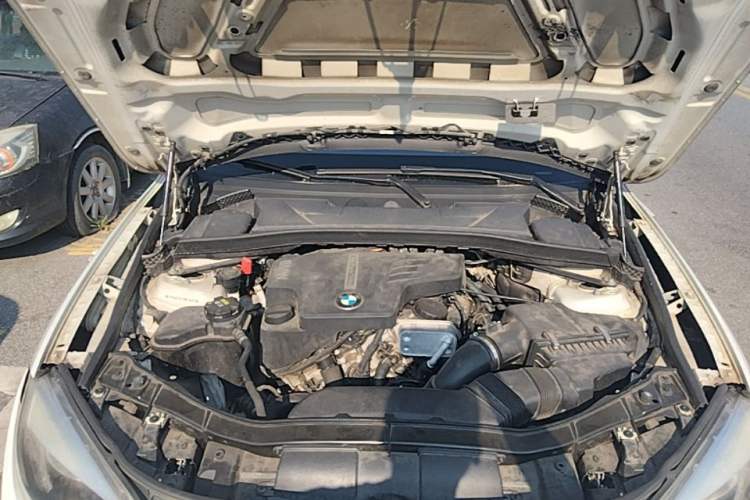Used BMW X1 2014 sDrive18i Fashion Model Engine Bay
