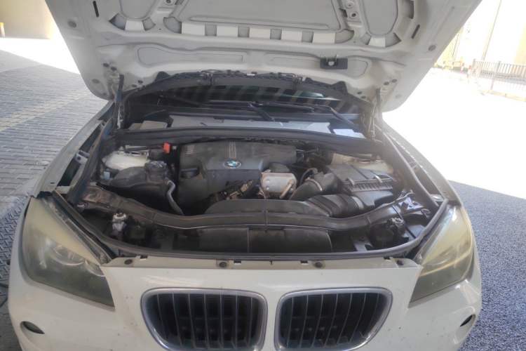 Used BMW X1 2014 sDrive18i Fashion Model Engine Bay