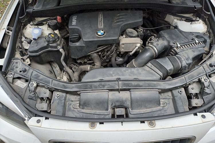 Used BMW X1 2014 sDrive18i manual model Engine Bay