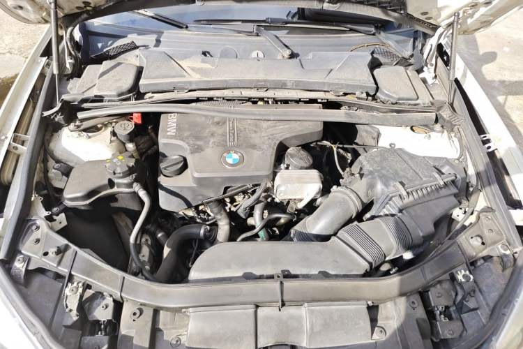 Used BMW X1 2014 sDrive18i Fashion Model Engine Bay