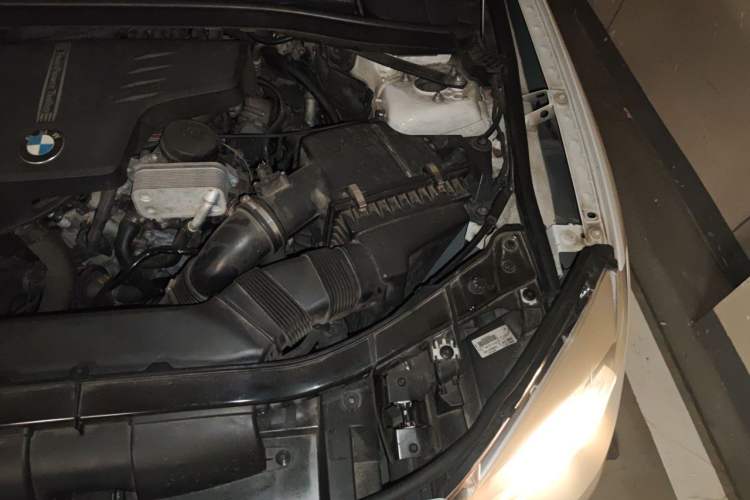 Used BMW X1 2014 sDrive18i Fashion Model Engine Bay Left