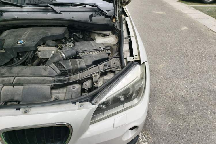 Used BMW X1 2014 sDrive18i Fashion Model Engine Bay Left