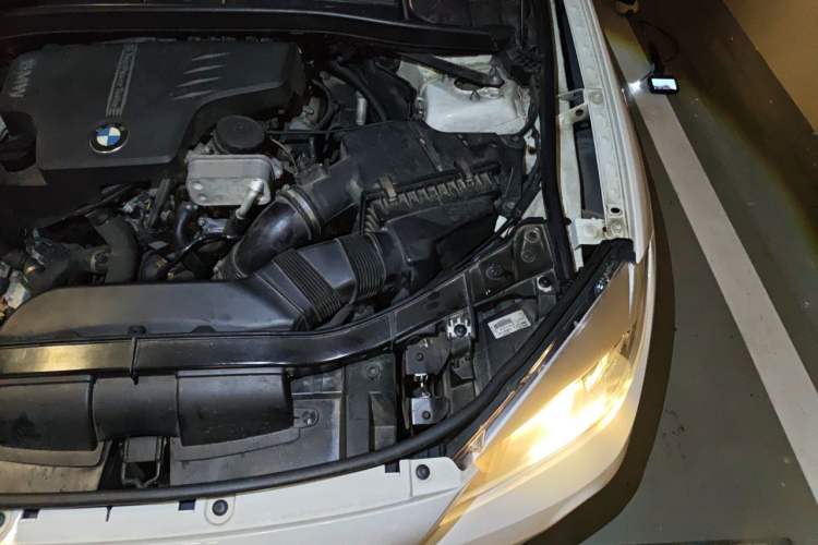 Used BMW X1 2014 sDrive18i Fashion Model Engine Bay Left