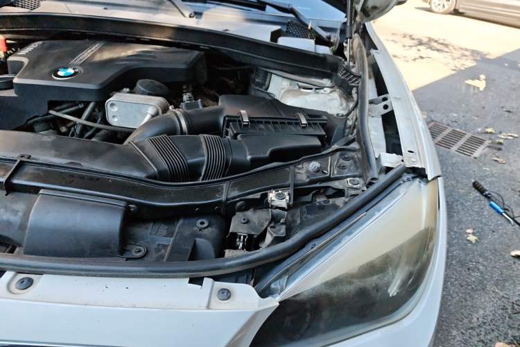 Used BMW X1 2014 sDrive18i Fashion Model Engine Bay Left