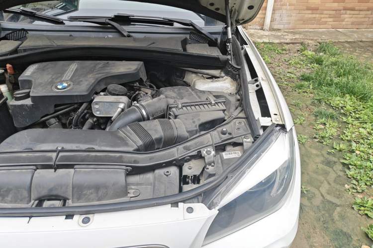 Used BMW X1 2014 sDrive18i Fashion Model Engine Bay Left