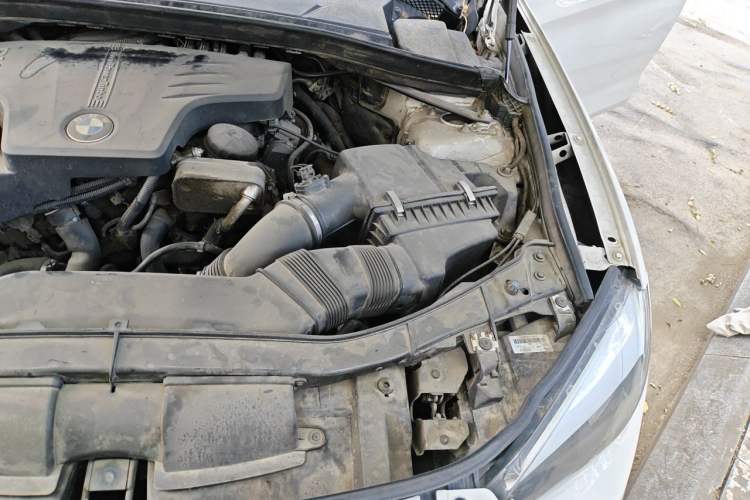 Used BMW X1 2014 sDrive18i Fashion Model Engine Bay Left