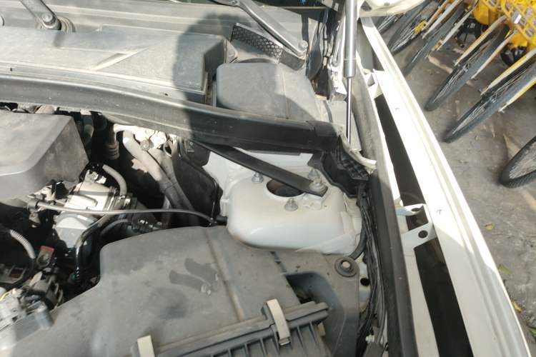 Used BMW X1 2014 sDrive18i Fashion Model Engine Bay Left
