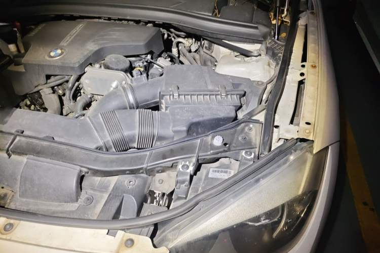 Used BMW X1 2014 sDrive18i Fashion Model Engine Bay Left