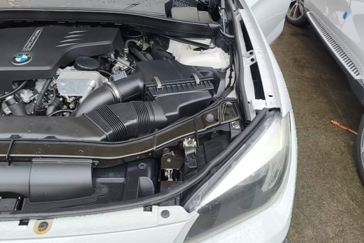 Used BMW X1 2014 sDrive18i Fashion Model Engine Bay Left
