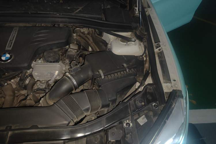 Used BMW X1 2014 sDrive18i Fashion Model Engine Bay Left