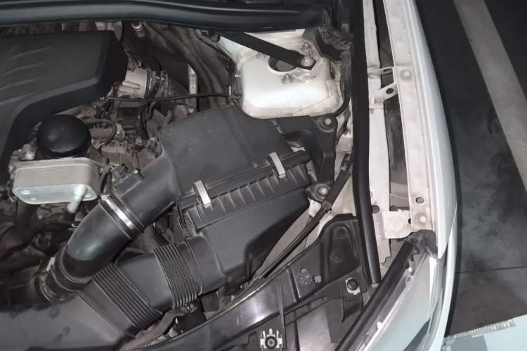 Used BMW X1 2014 sDrive18i Fashion Model Engine Bay Left