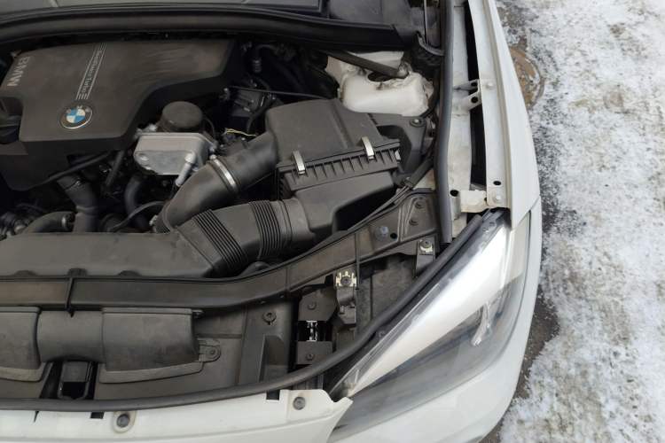 Used BMW X1 2014 sDrive18i Fashion Model Engine Bay Left