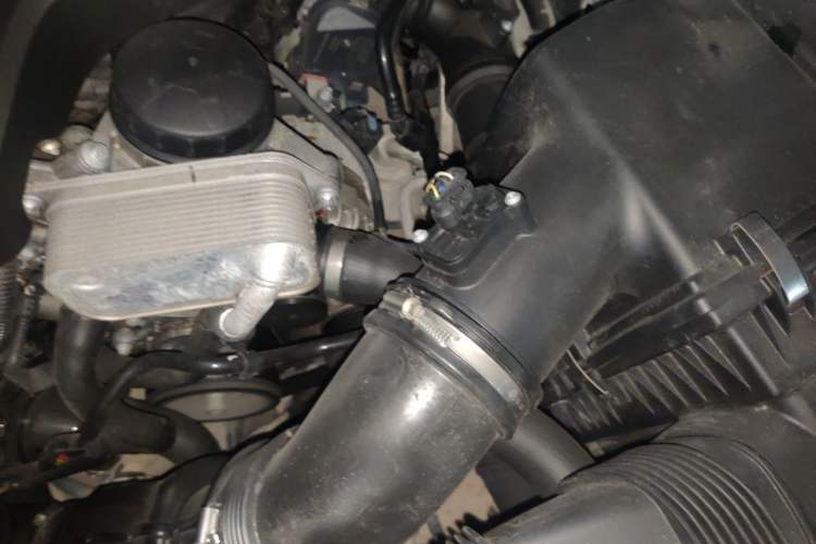 Used BMW X1 2014 sDrive18i Fashion Model Engine Bay Left