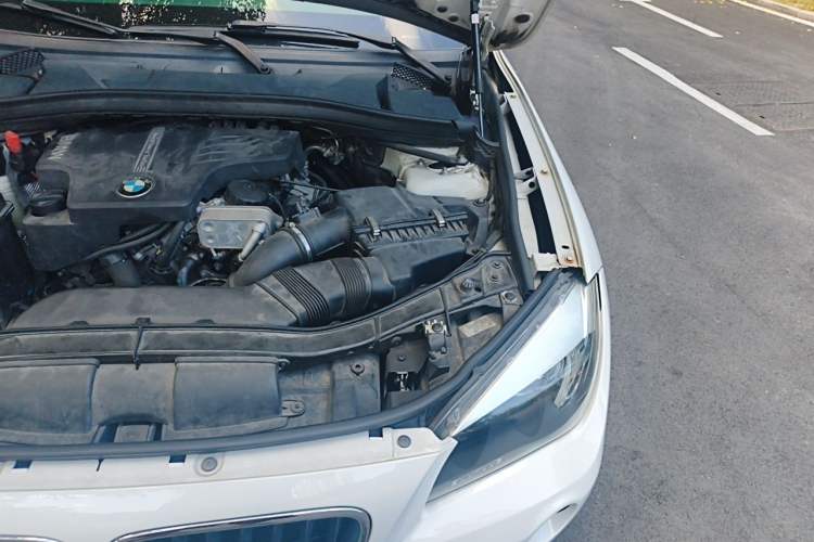 Used BMW X1 2014 sDrive18i Fashion Model Engine Bay Left