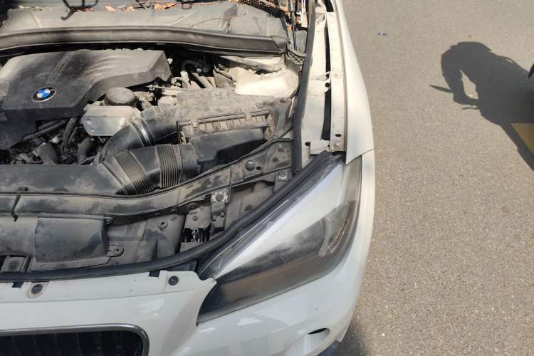 Used BMW X1 2014 sDrive18i Fashion Model Engine Bay Left