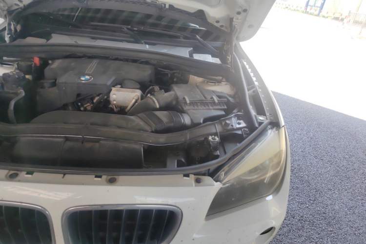 Used BMW X1 2014 sDrive18i Fashion Model Engine Bay Left