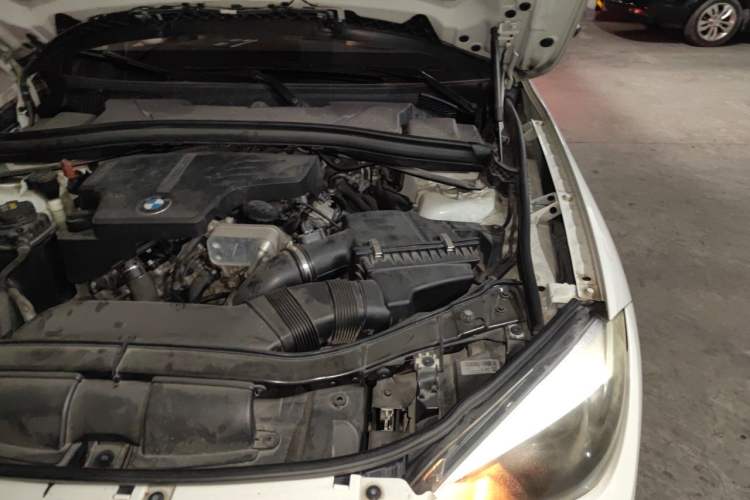 Used BMW X1 2014 sDrive18i Fashion Model Engine Bay Left