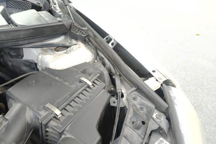 Used BMW X1 2014 sDrive18i Fashion Model Engine Bay Left
