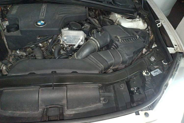 Used BMW X1 2014 sDrive18i Fashion Model Engine Bay Left