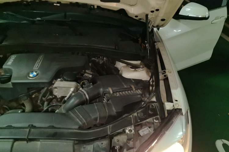 Used BMW X1 2014 sDrive18i Fashion Model Engine Bay Left