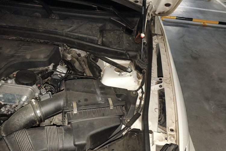 Used BMW X1 2014 sDrive18i Leading Model Engine Bay Left