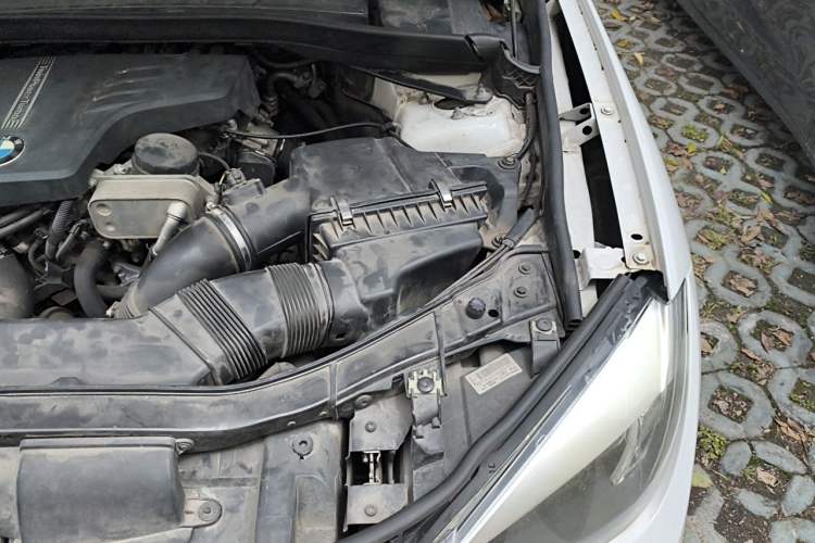 Used BMW X1 2014 sDrive18i manual model Engine Bay Left