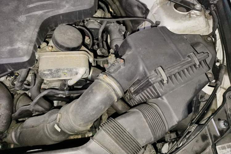 Used BMW X1 2014 sDrive18i Fashion Model Engine Bay Left