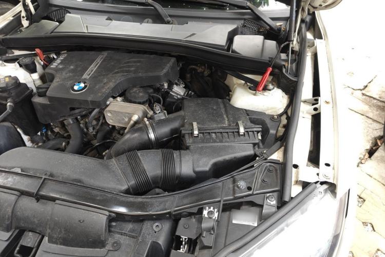 Used BMW X1 2014 sDrive18i Fashion Model Engine Bay Left