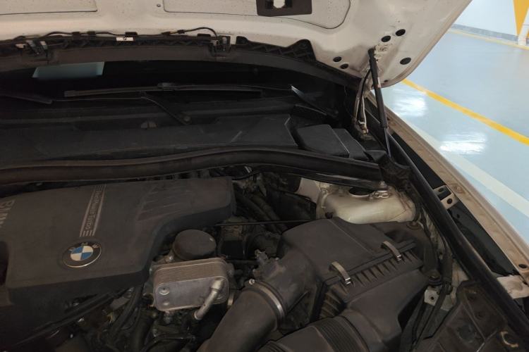Used BMW X1 2014 sDrive18i Fashion Model Engine Bay Left