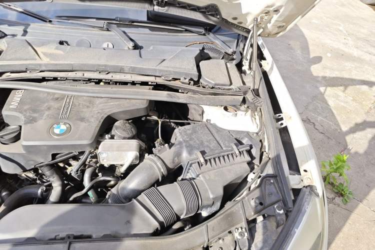 Used BMW X1 2014 sDrive18i Fashion Model Engine Bay Left