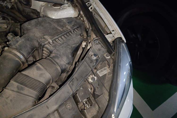 Used BMW X1 2014 sDrive18i Fashion Model Engine Bay Left