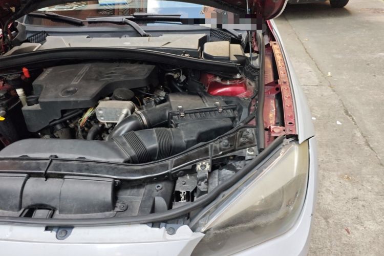 Used BMW X1 2014 sDrive18i Fashion Model Engine Bay Left