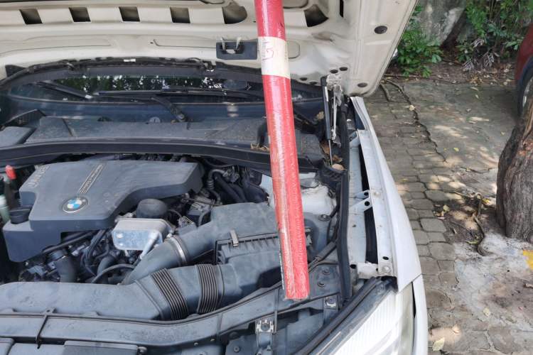 Used BMW X1 2014 sDrive18i Fashion Model Engine Bay Left