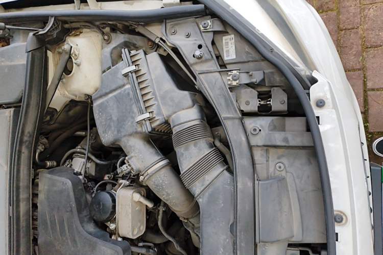 Used BMW X1 2014 sDrive18i Fashion Model Engine Bay Left