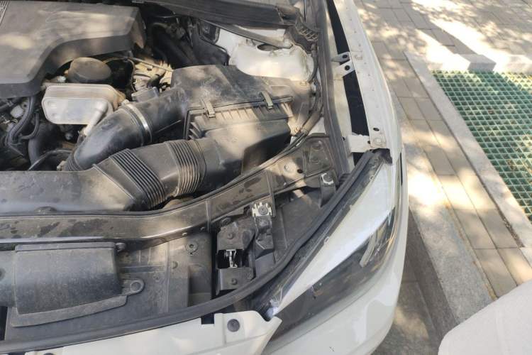 Used BMW X1 2014 sDrive18i Fashion Model Engine Bay Left