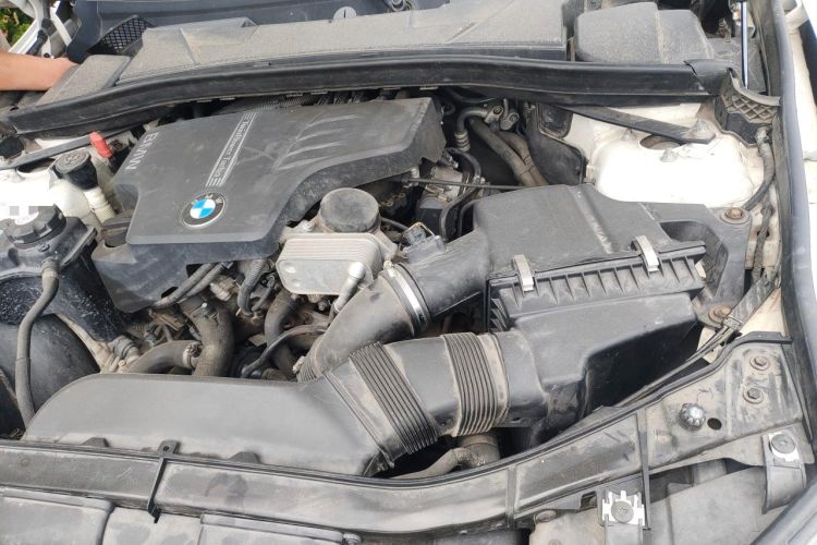 Used BMW X1 2014 sDrive18i Fashion Model Engine Bay Left