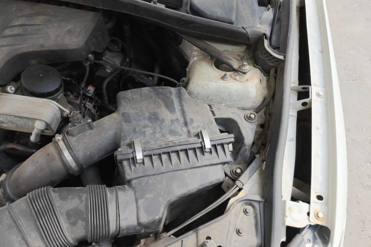 Used BMW X1 2014 sDrive18i Fashion Model Engine Bay Left