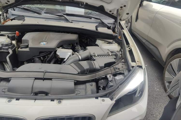 Used BMW X1 2014 sDrive18i Fashion Model Engine Bay Left