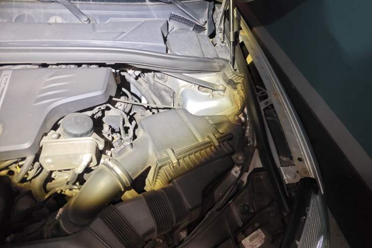 Used BMW X1 2014 sDrive18i Leading Model Engine Bay Left