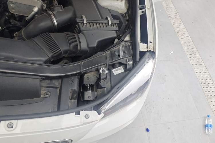 Used BMW X1 2014 sDrive18i Fashion Model Engine Bay Left