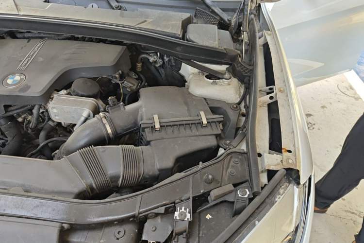 Used BMW X1 2014 sDrive18i Fashion Model Engine Bay Left