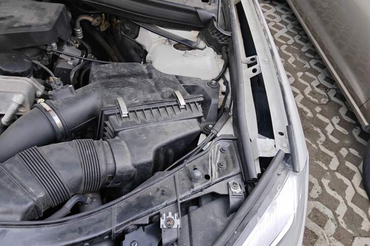 Used BMW X1 2014 sDrive20i Sports Design Package Engine Bay Left