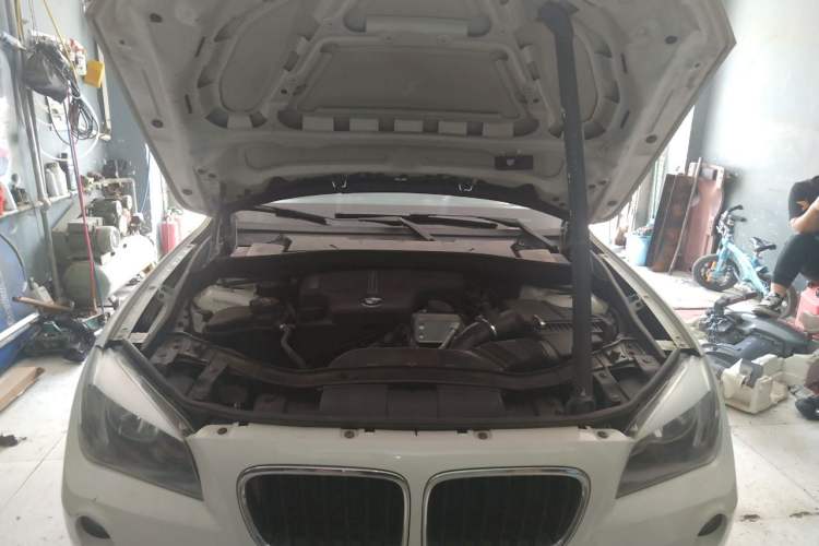 Used BMW X1 2014 sDrive18i Fashion Model Engine Bay