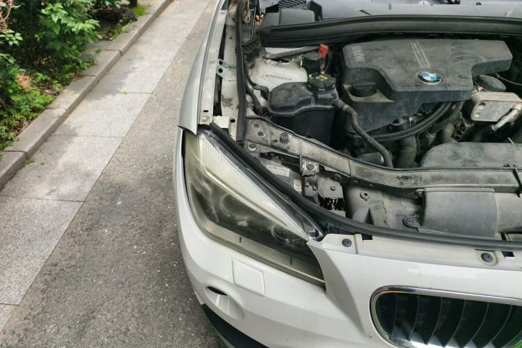 Used BMW X1 2014 sDrive18i Fashion Model Engine Bay Right