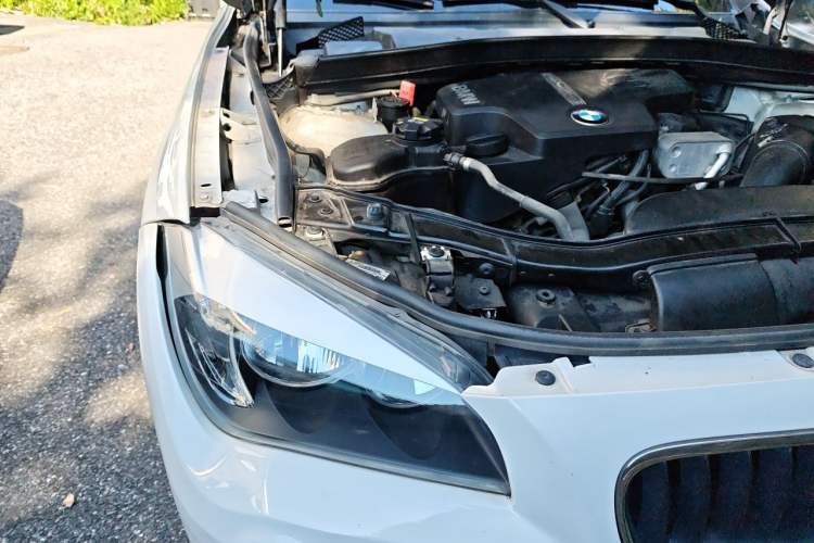 Used BMW X1 2014 sDrive18i Fashion Model Engine Bay Right